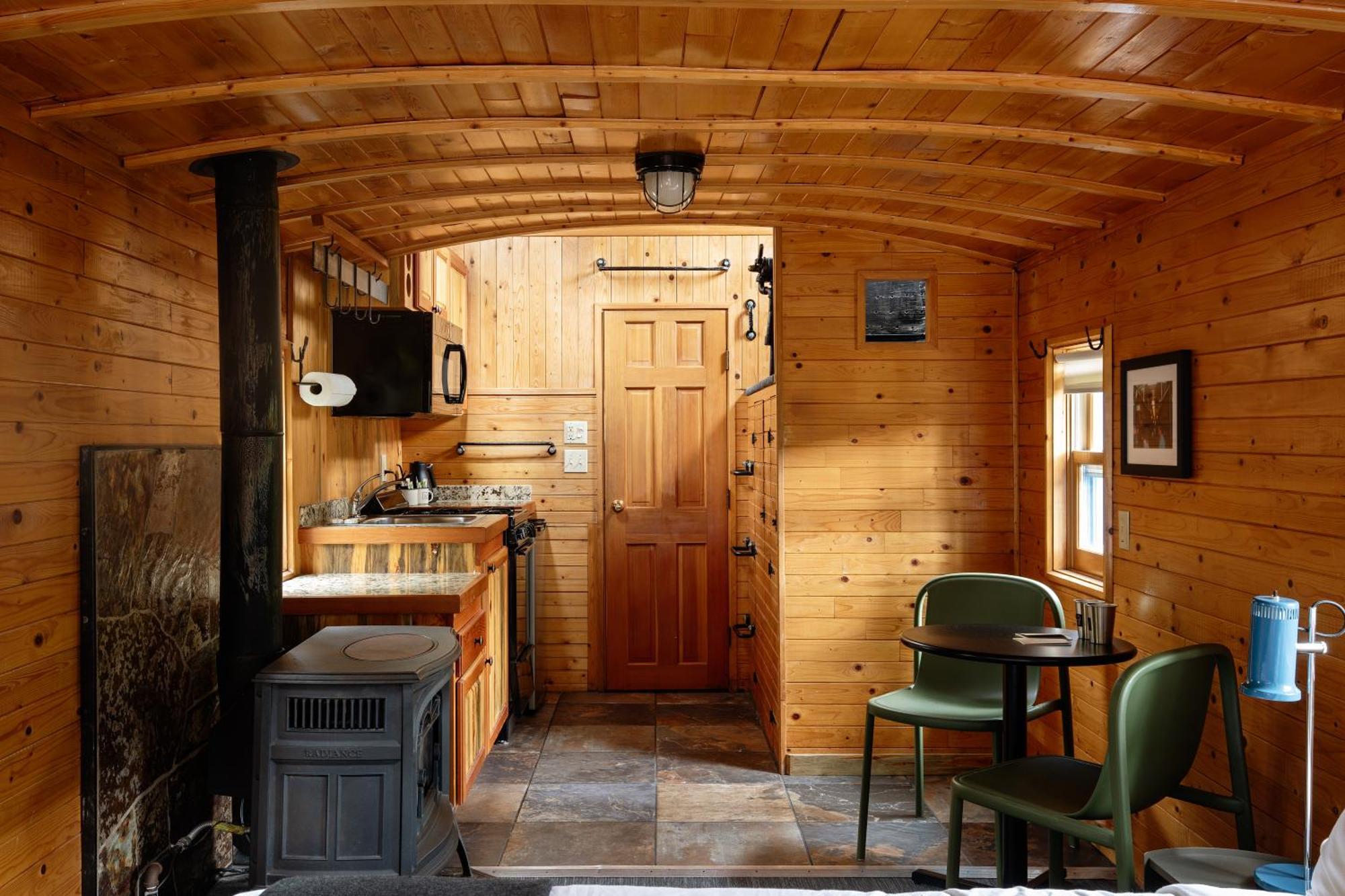 Loge Glacier National Park Essex Экстерьер фото