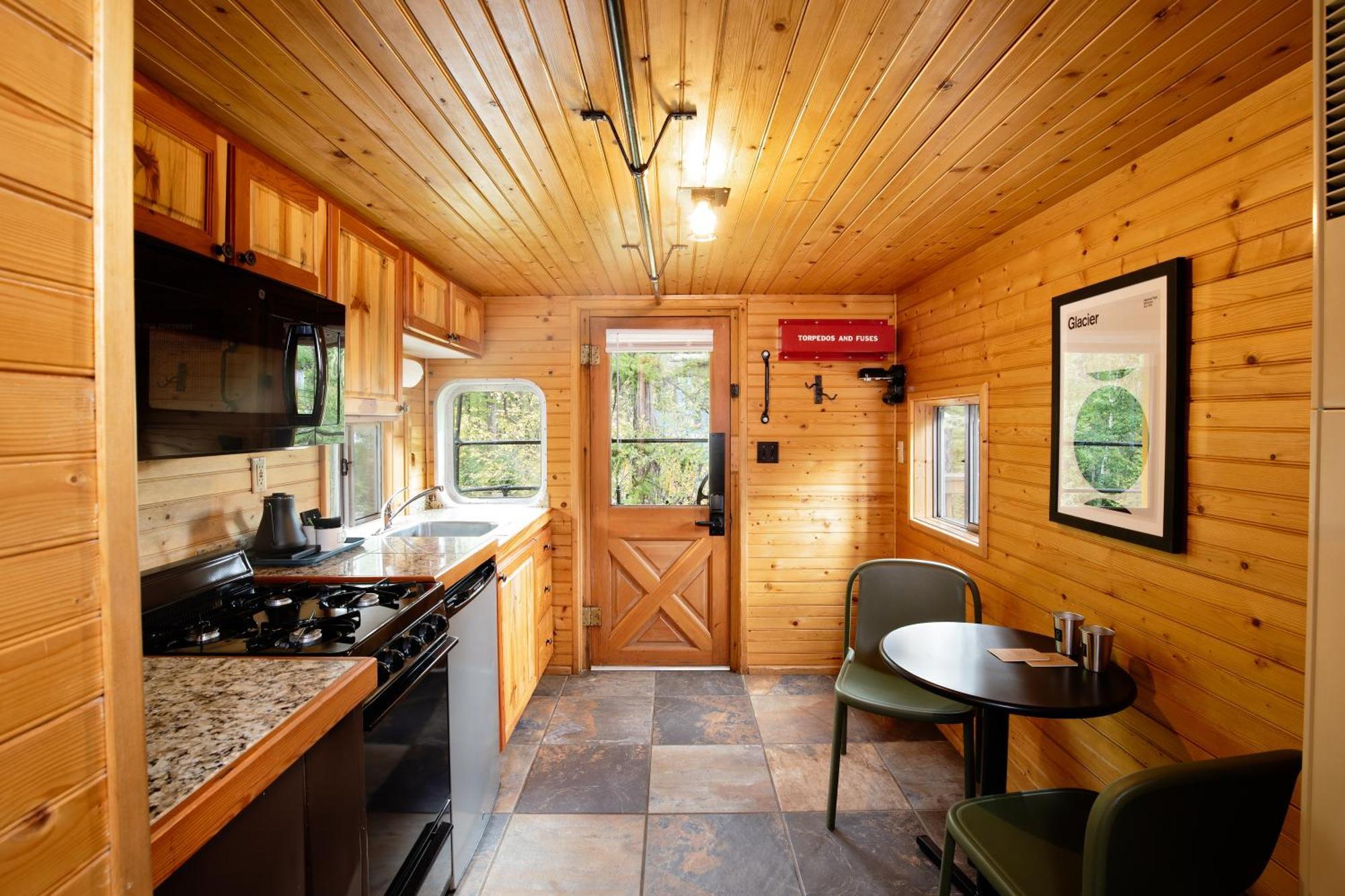 Loge Glacier National Park Essex Экстерьер фото